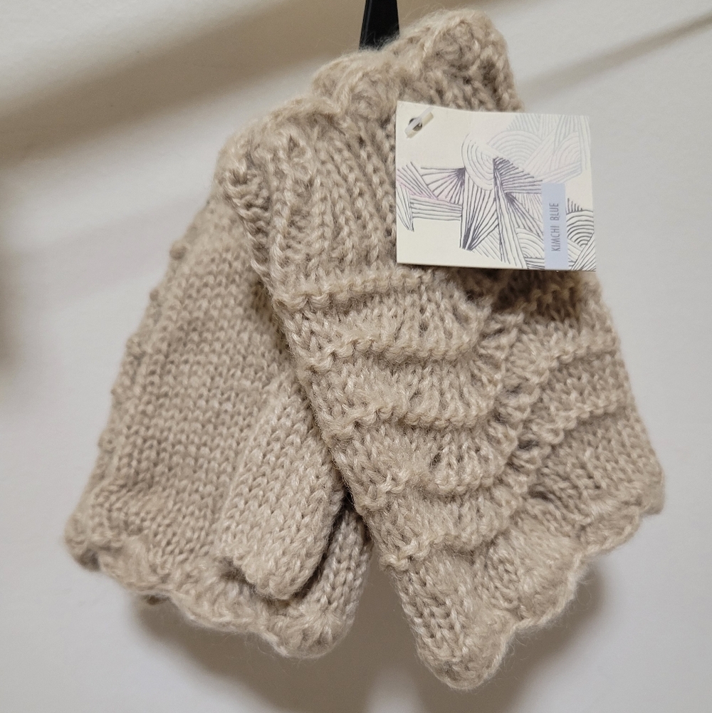 Nwt Kimchi Blue Knit Pointelle Mittens